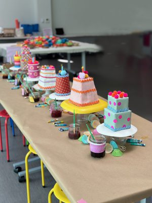 Cakes-made-from-recycled-materials-paper-felt-and-pom-poms-1