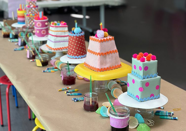 Cakes-made-from-recycled-materials-paper-felt-and-pom-poms-1